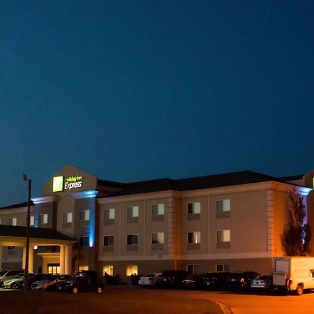 Holiday Inn Express Devils Lake By Ihg Екстер'єр фото