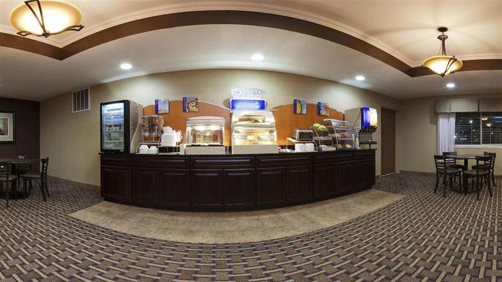 Holiday Inn Express Devils Lake By Ihg Екстер'єр фото