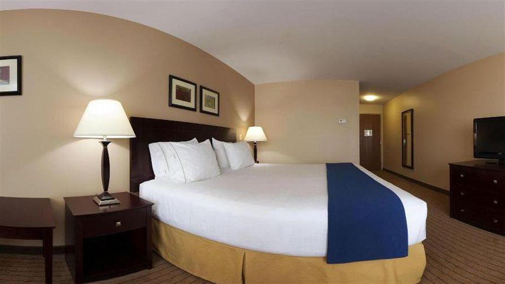 Holiday Inn Express Devils Lake By Ihg Екстер'єр фото