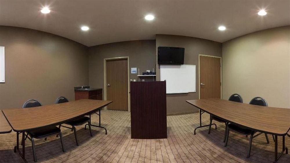 Holiday Inn Express Devils Lake By Ihg Екстер'єр фото