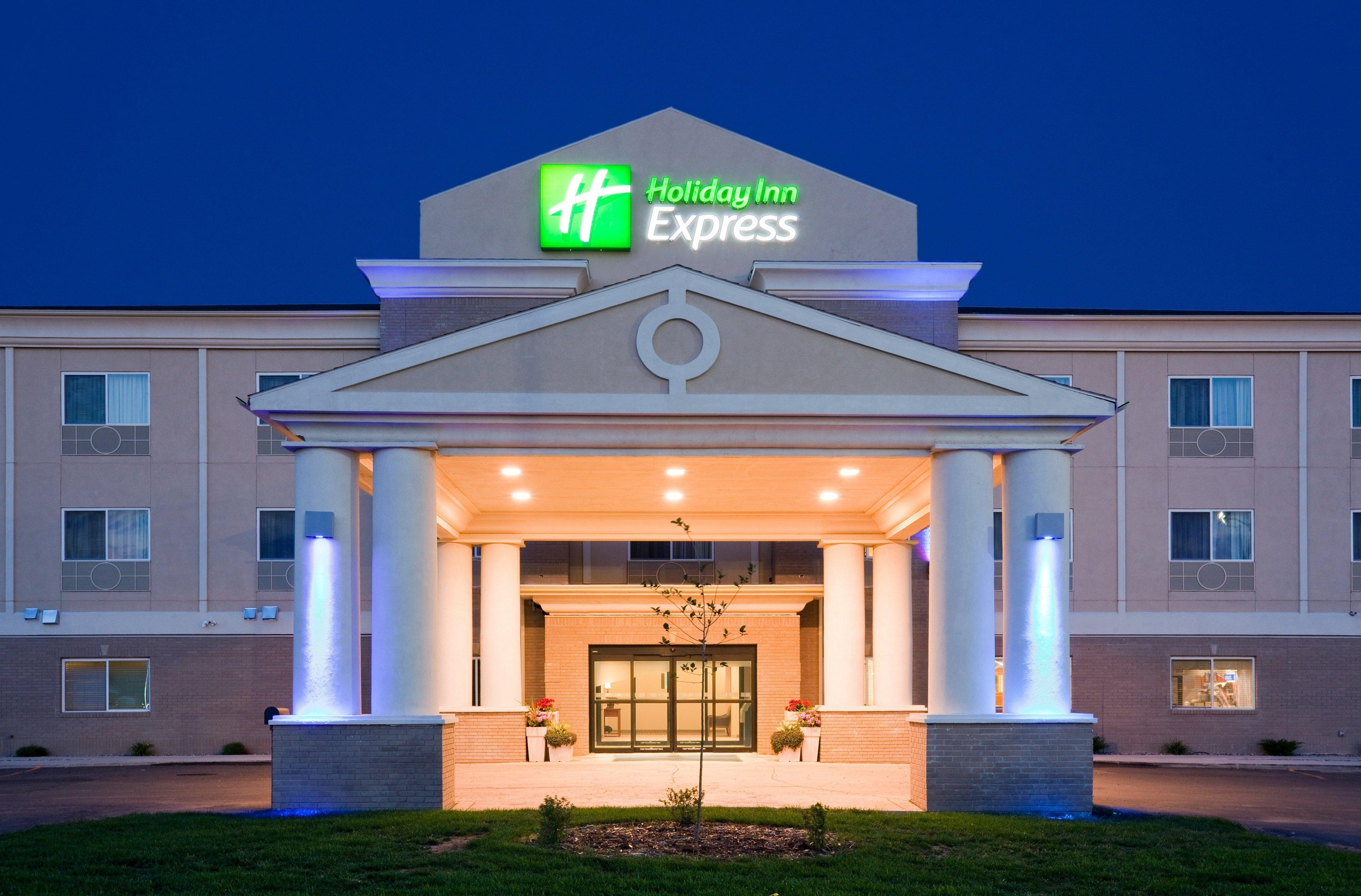 Holiday Inn Express Devils Lake By Ihg Екстер'єр фото