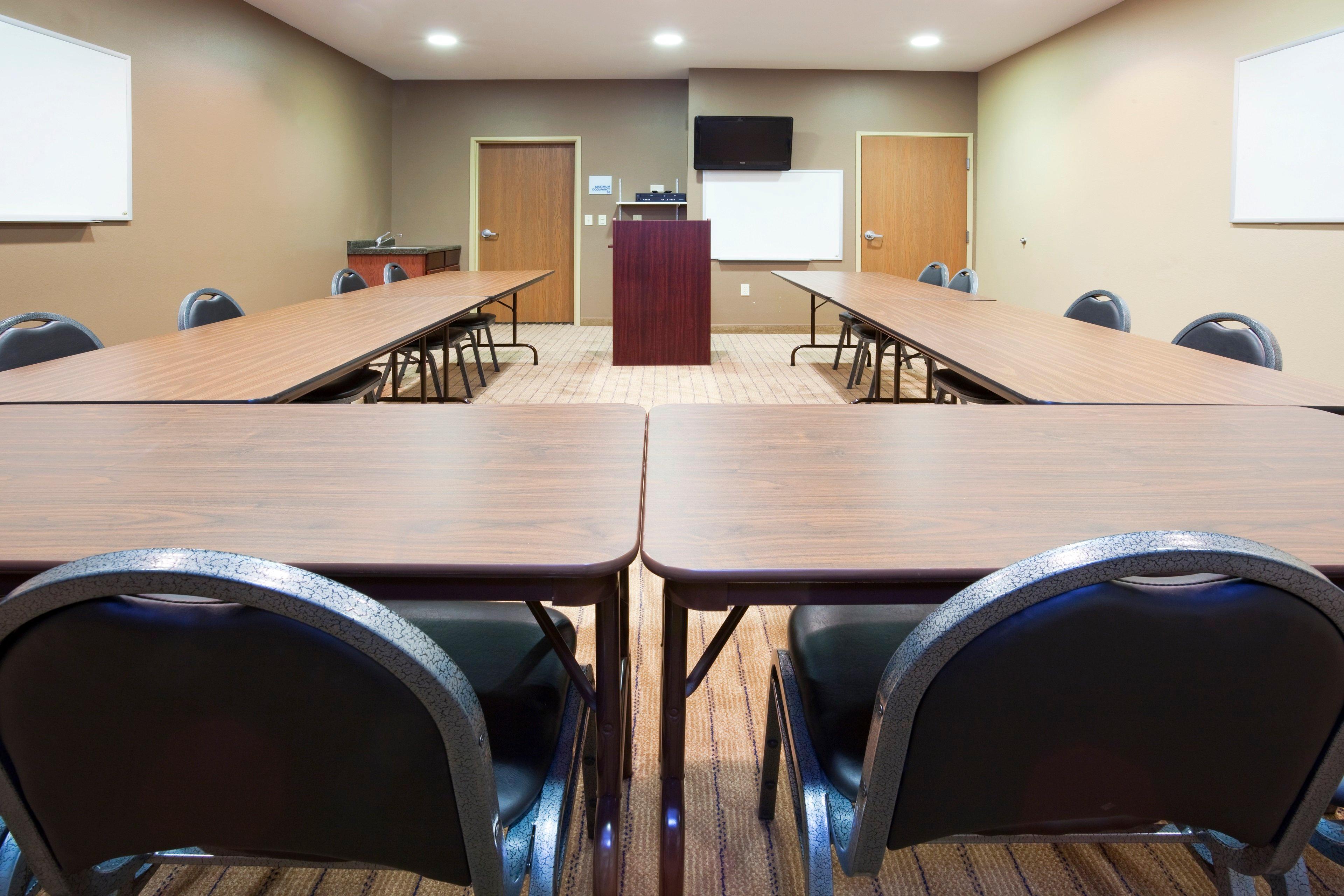 Holiday Inn Express Devils Lake By Ihg Екстер'єр фото