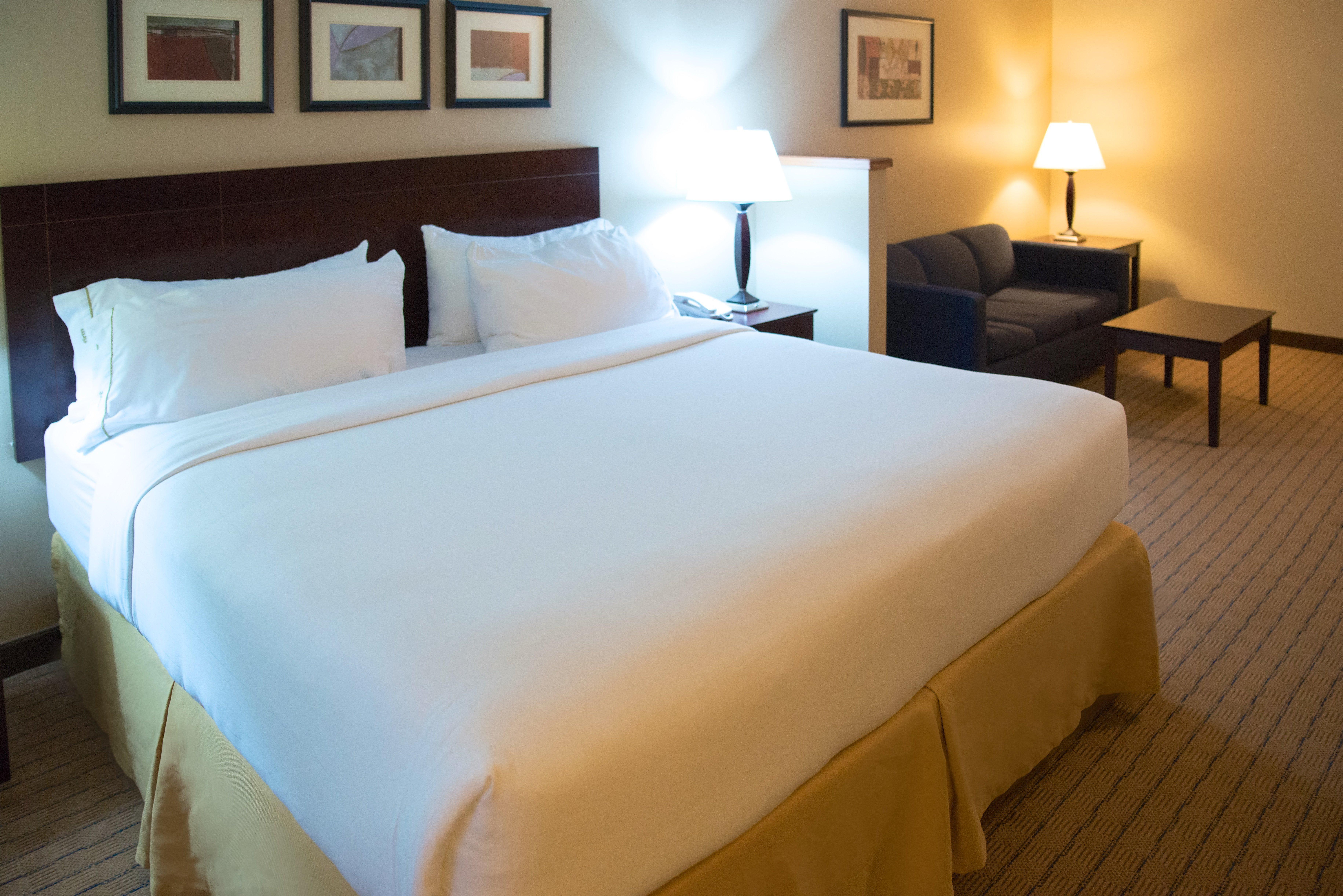 Holiday Inn Express Devils Lake By Ihg Екстер'єр фото