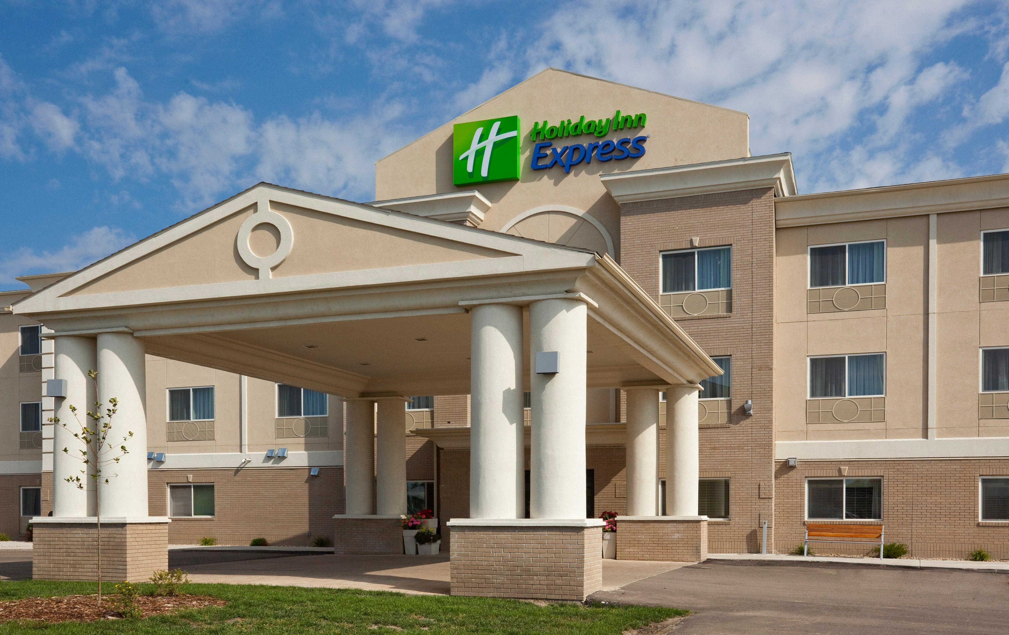 Holiday Inn Express Devils Lake By Ihg Екстер'єр фото