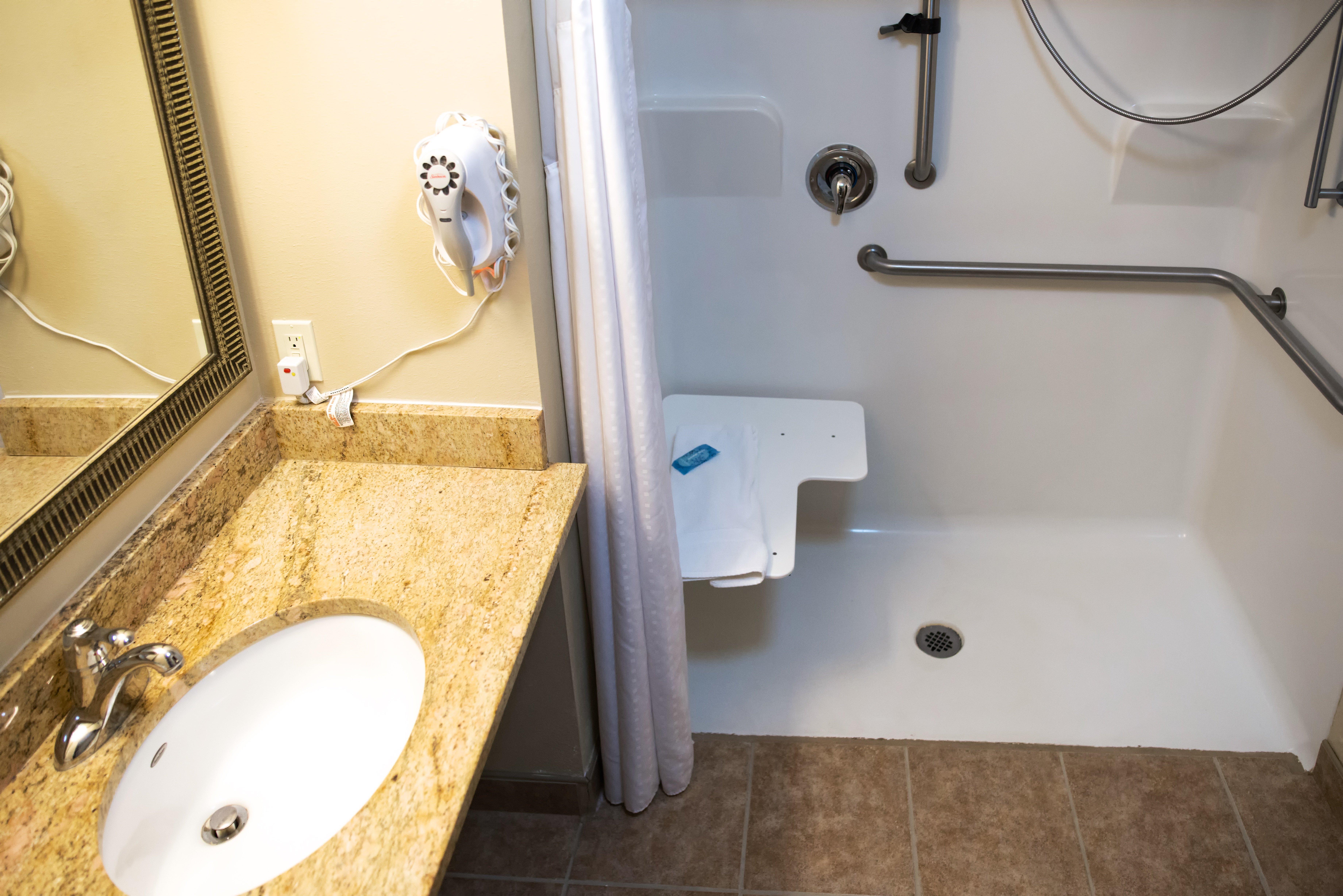 Holiday Inn Express Devils Lake By Ihg Екстер'єр фото