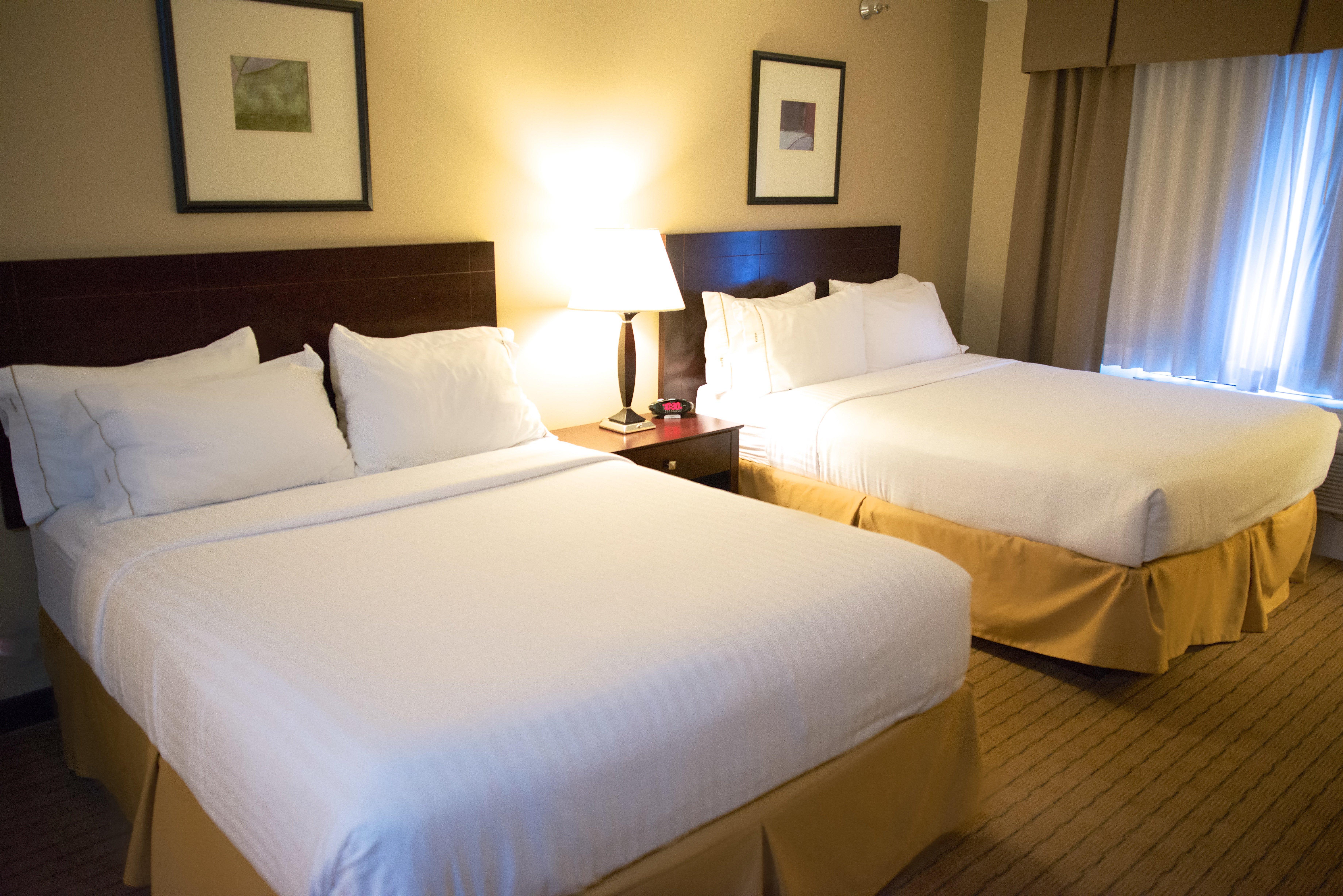 Holiday Inn Express Devils Lake By Ihg Екстер'єр фото
