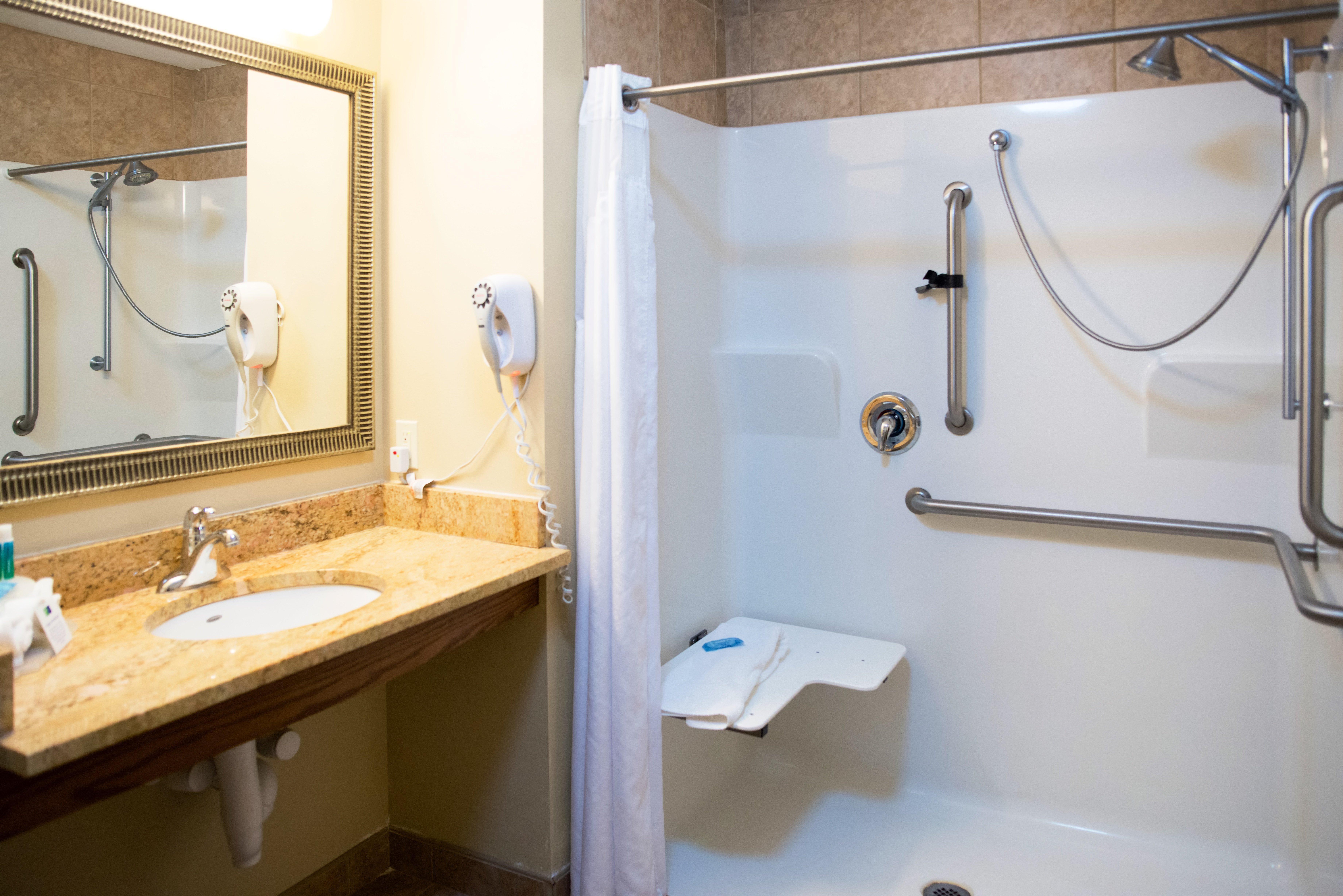 Holiday Inn Express Devils Lake By Ihg Екстер'єр фото