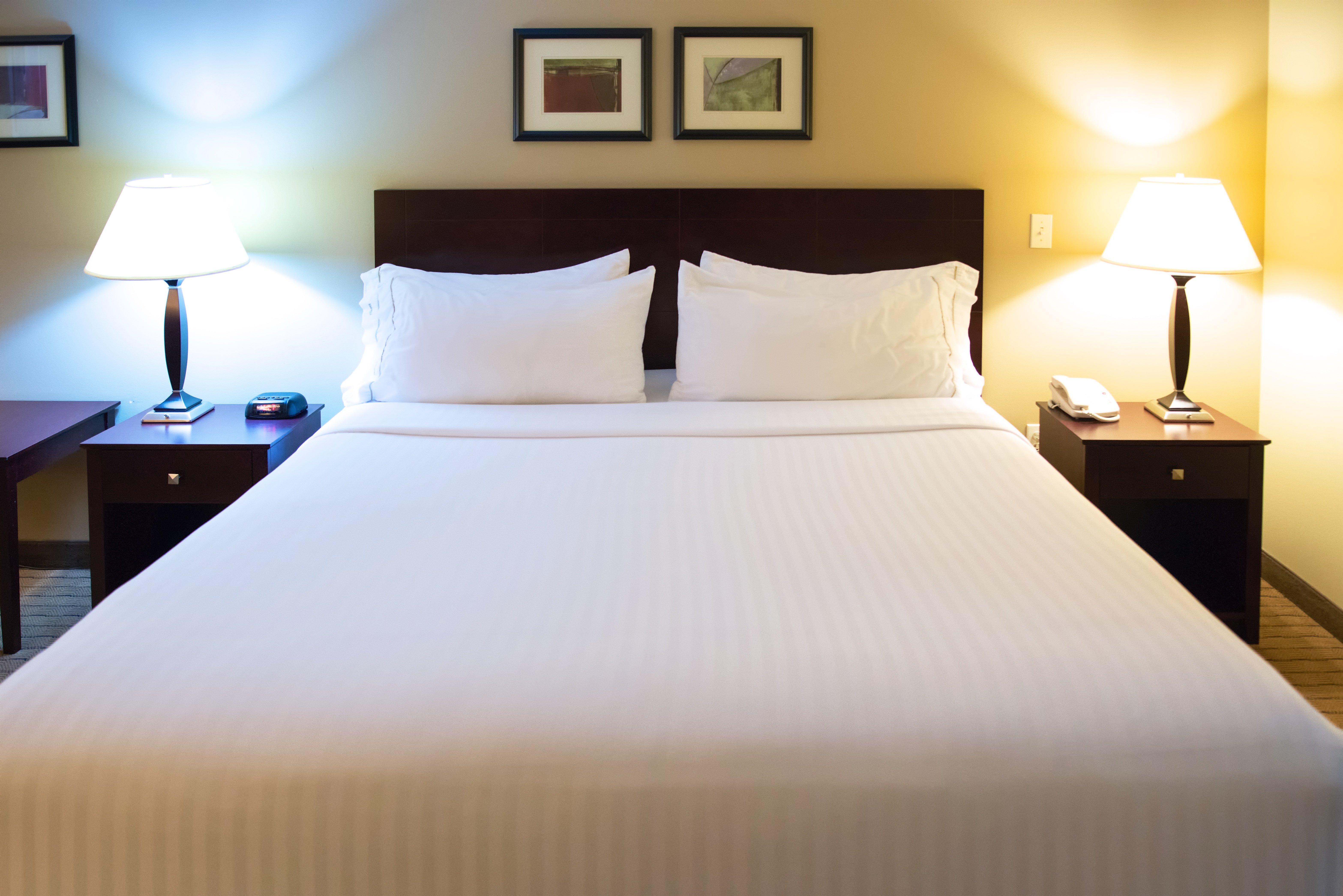 Holiday Inn Express Devils Lake By Ihg Екстер'єр фото
