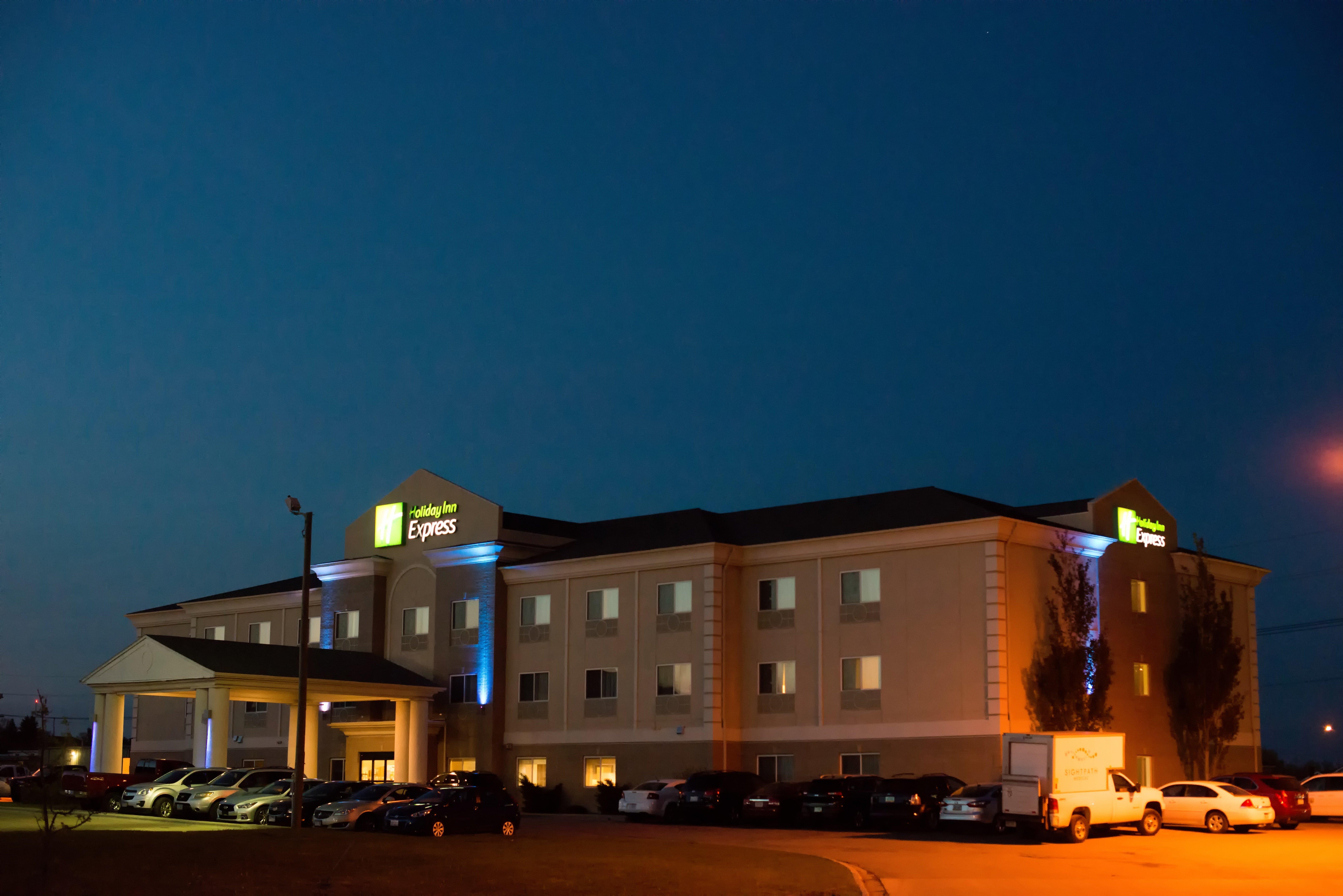 Holiday Inn Express Devils Lake By Ihg Екстер'єр фото