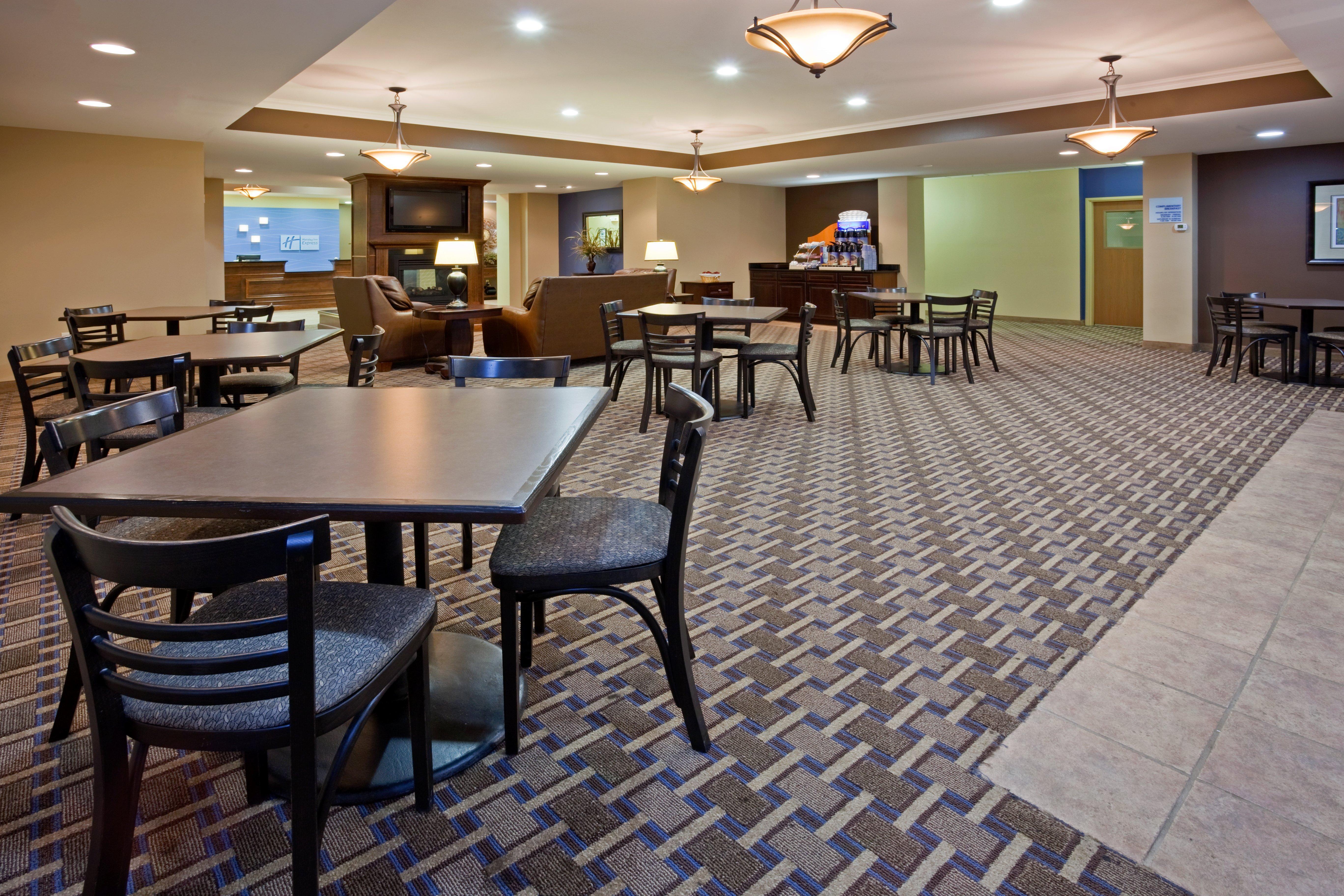 Holiday Inn Express Devils Lake By Ihg Екстер'єр фото
