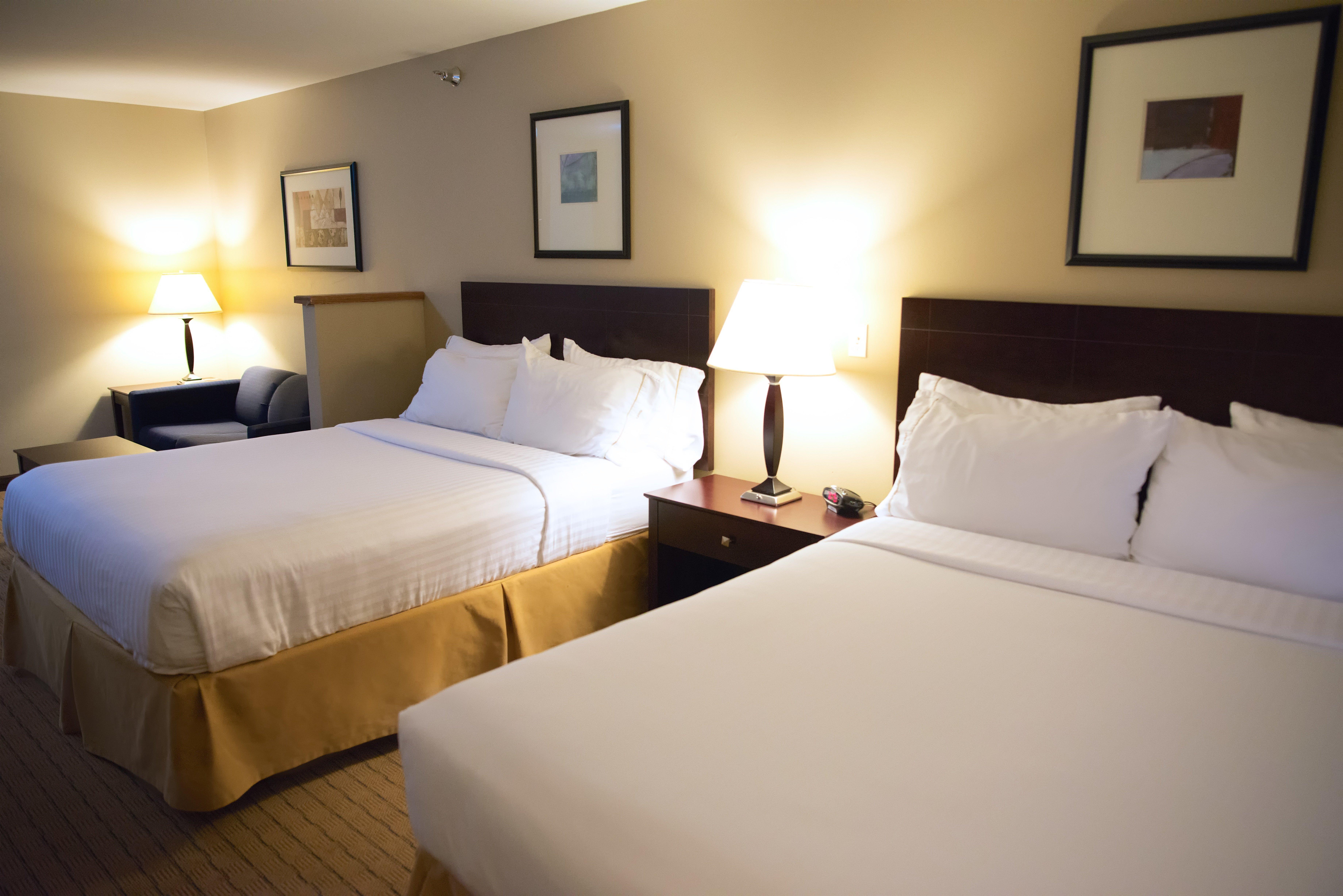 Holiday Inn Express Devils Lake By Ihg Екстер'єр фото
