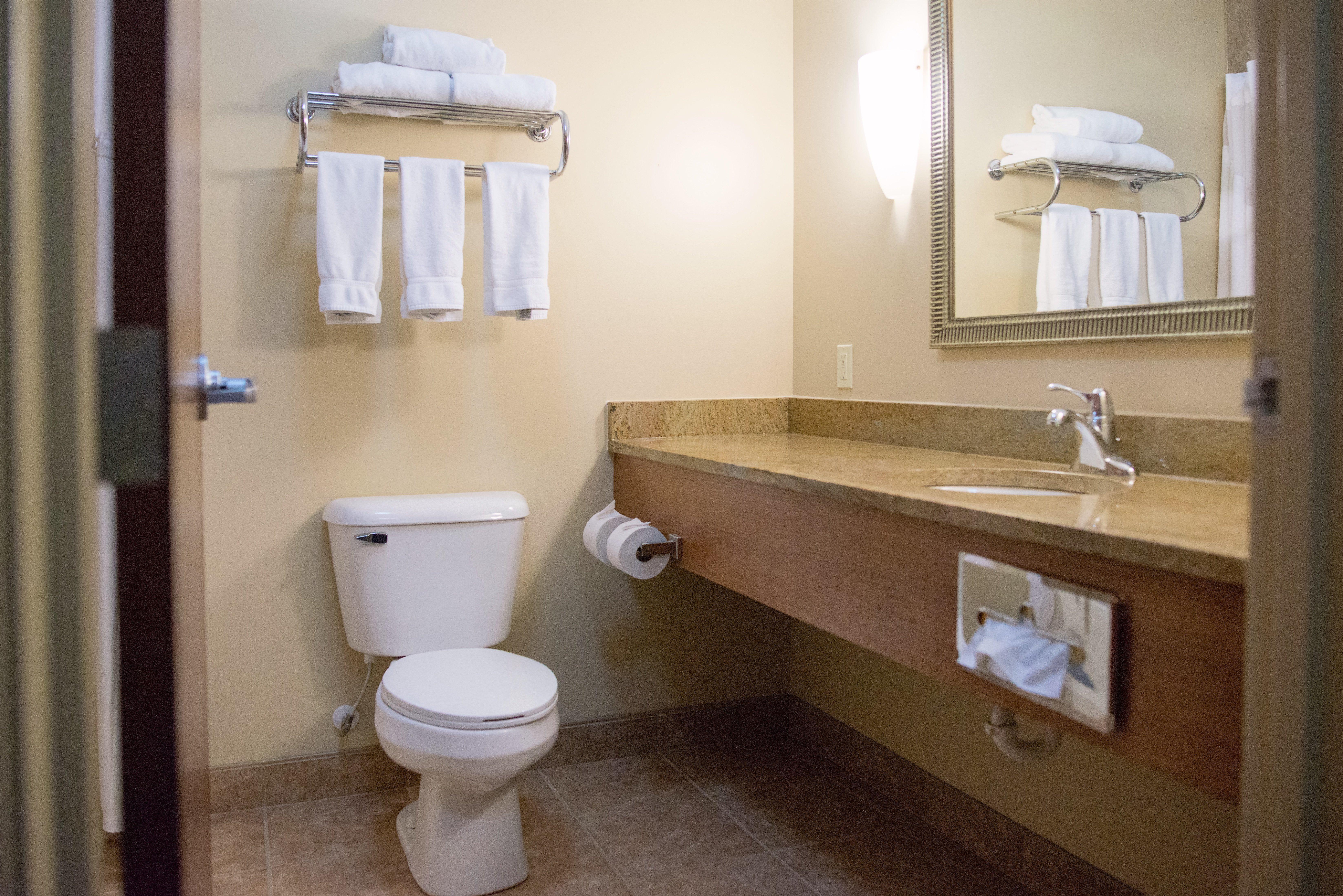 Holiday Inn Express Devils Lake By Ihg Екстер'єр фото