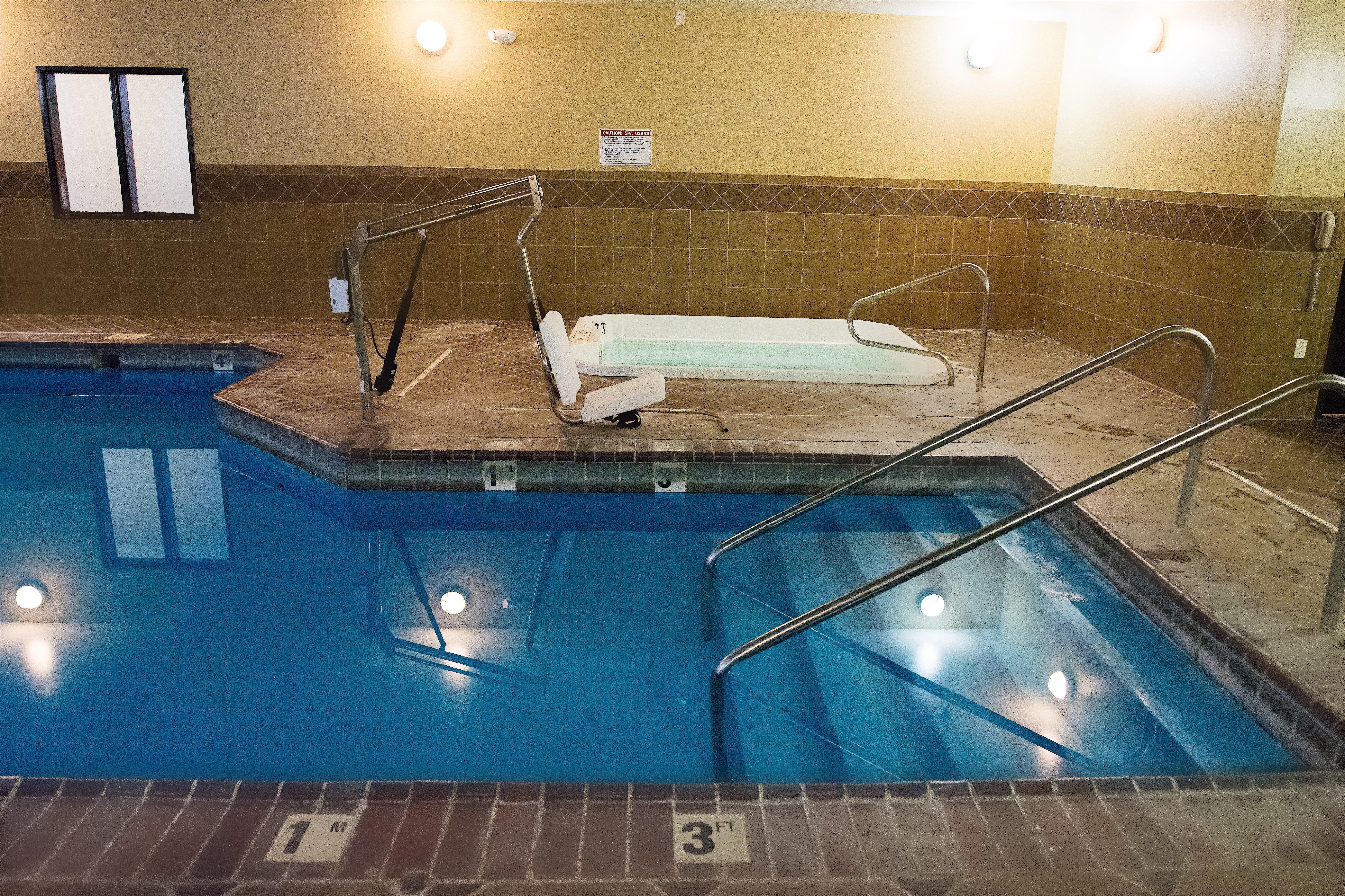 Holiday Inn Express Devils Lake By Ihg Екстер'єр фото