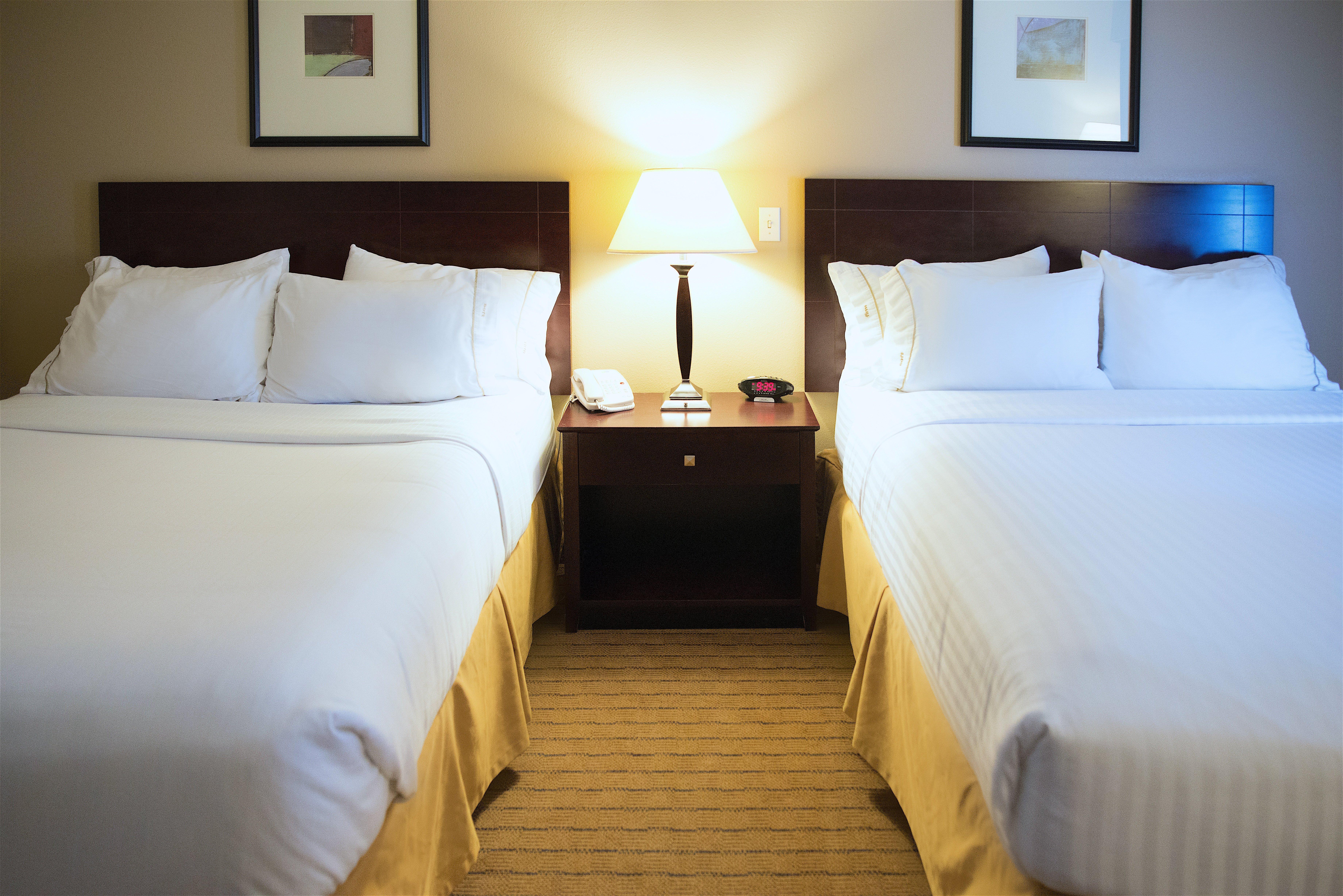 Holiday Inn Express Devils Lake By Ihg Екстер'єр фото