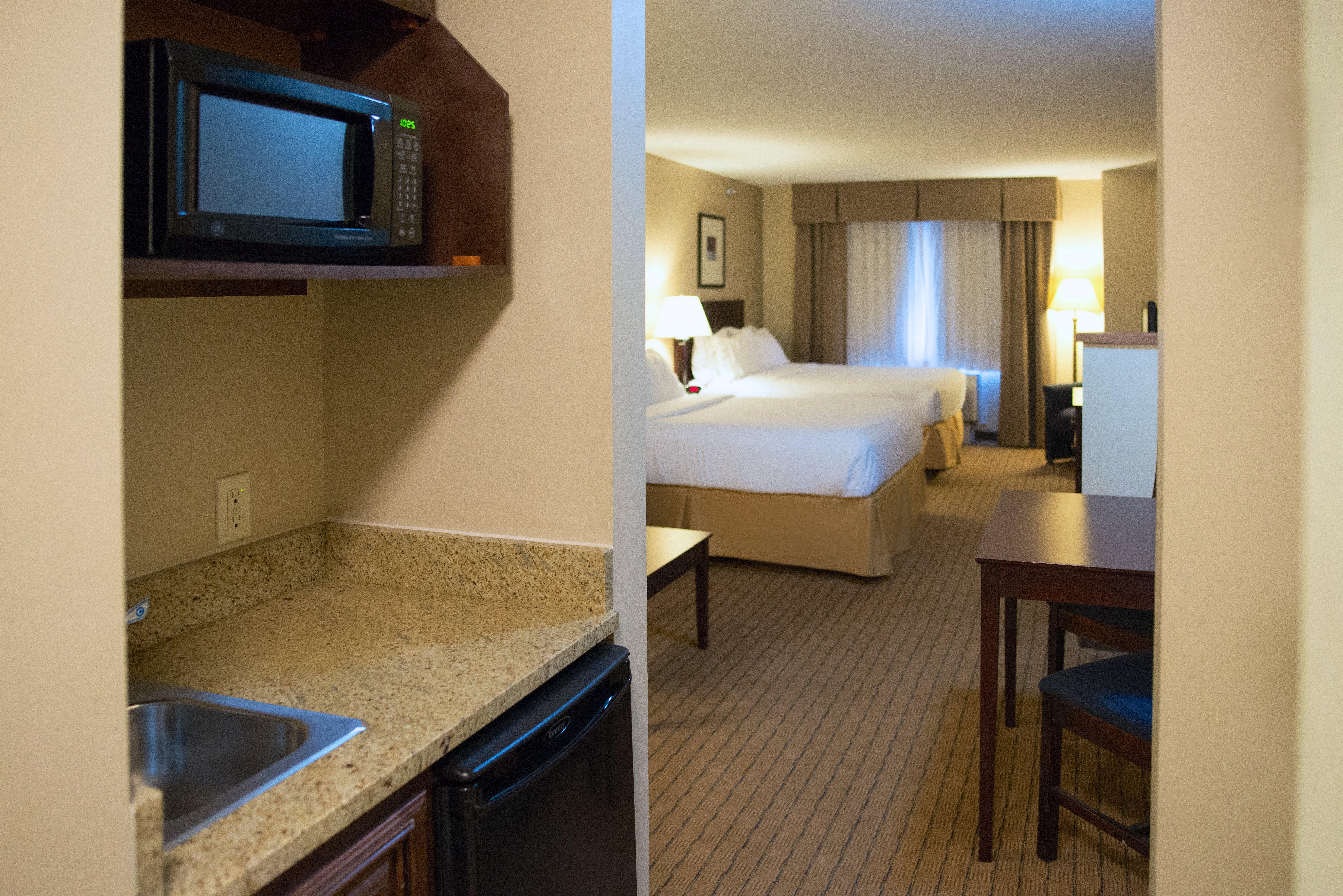 Holiday Inn Express Devils Lake By Ihg Екстер'єр фото
