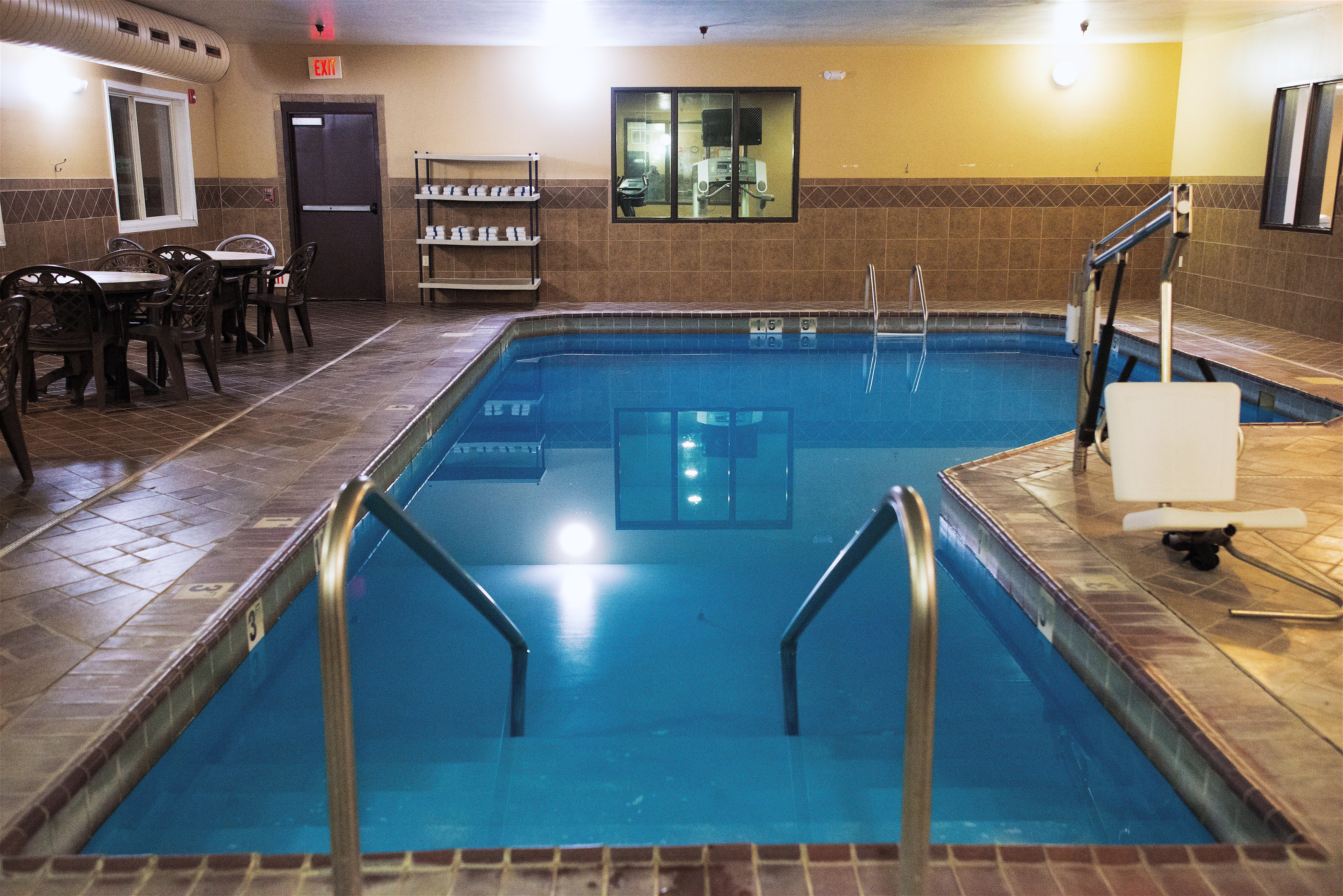 Holiday Inn Express Devils Lake By Ihg Екстер'єр фото