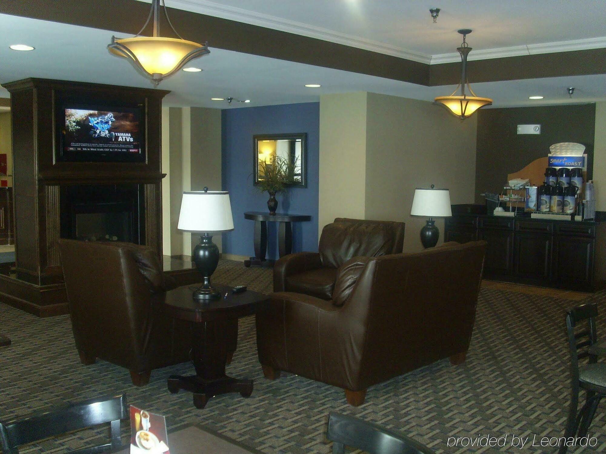 Holiday Inn Express Devils Lake By Ihg Екстер'єр фото