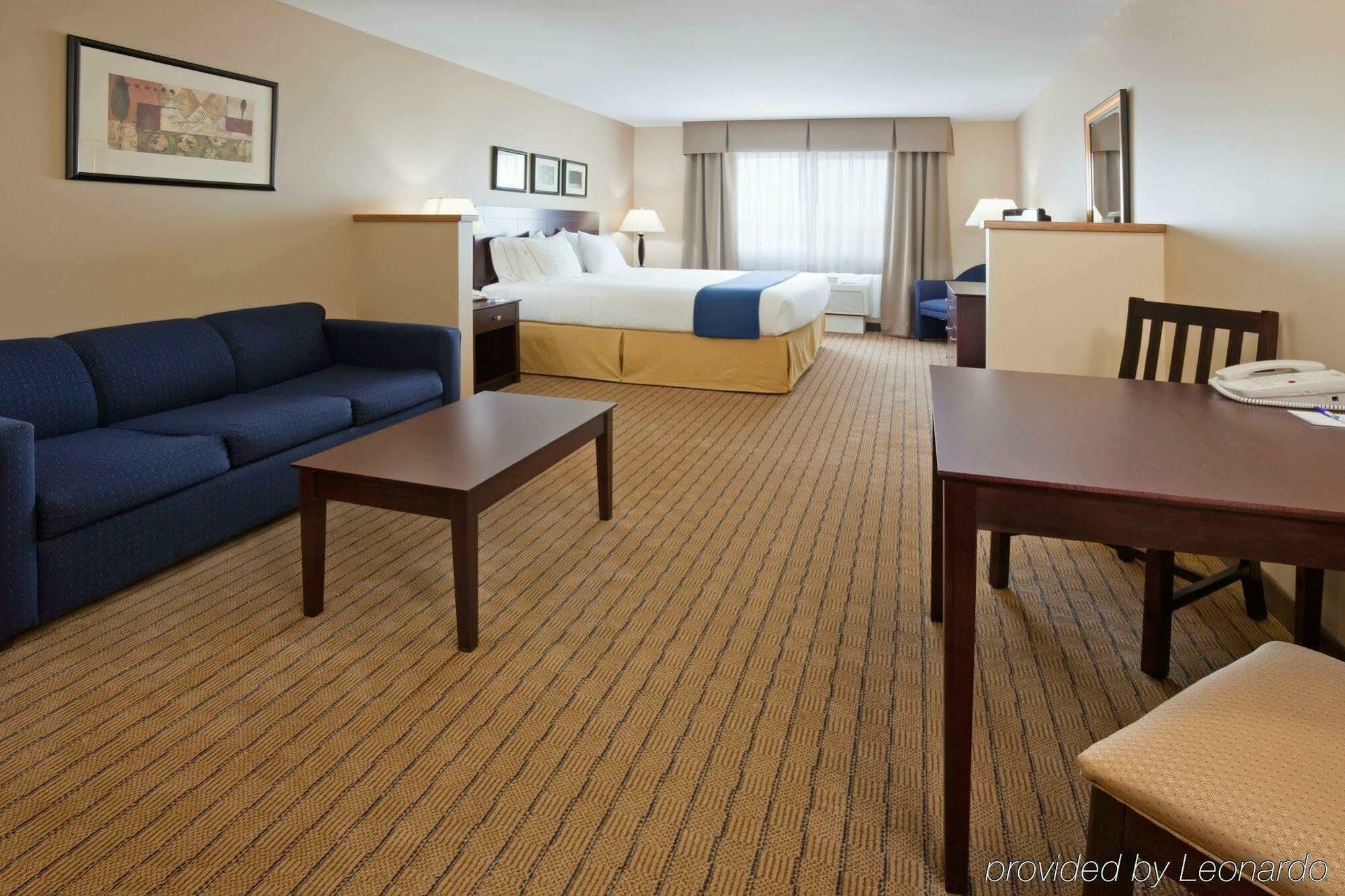 Holiday Inn Express Devils Lake By Ihg Екстер'єр фото