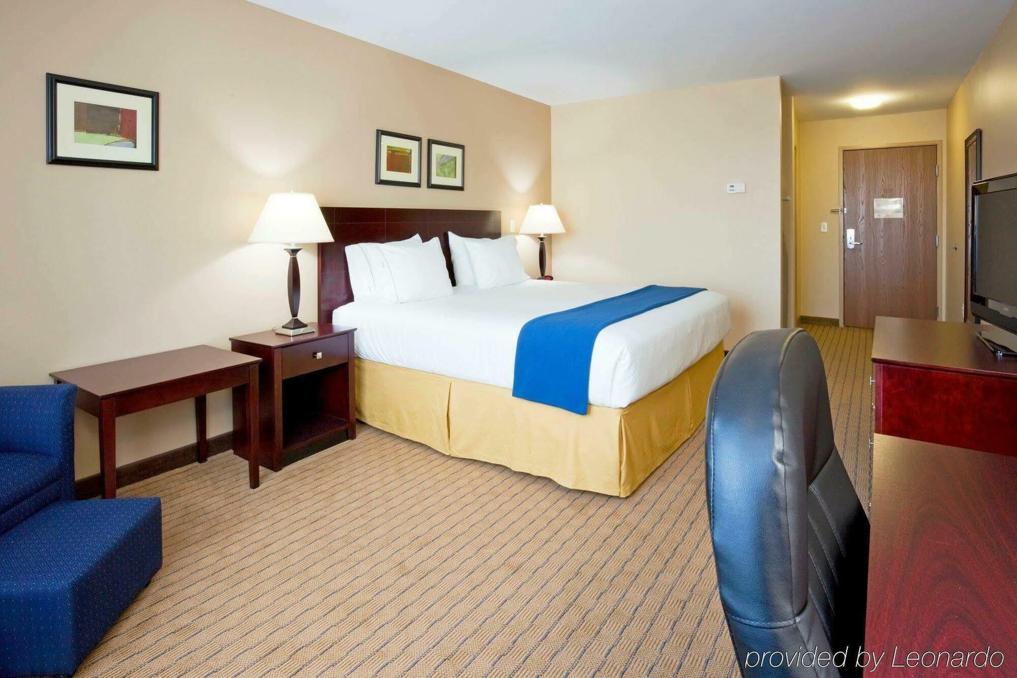 Holiday Inn Express Devils Lake By Ihg Екстер'єр фото
