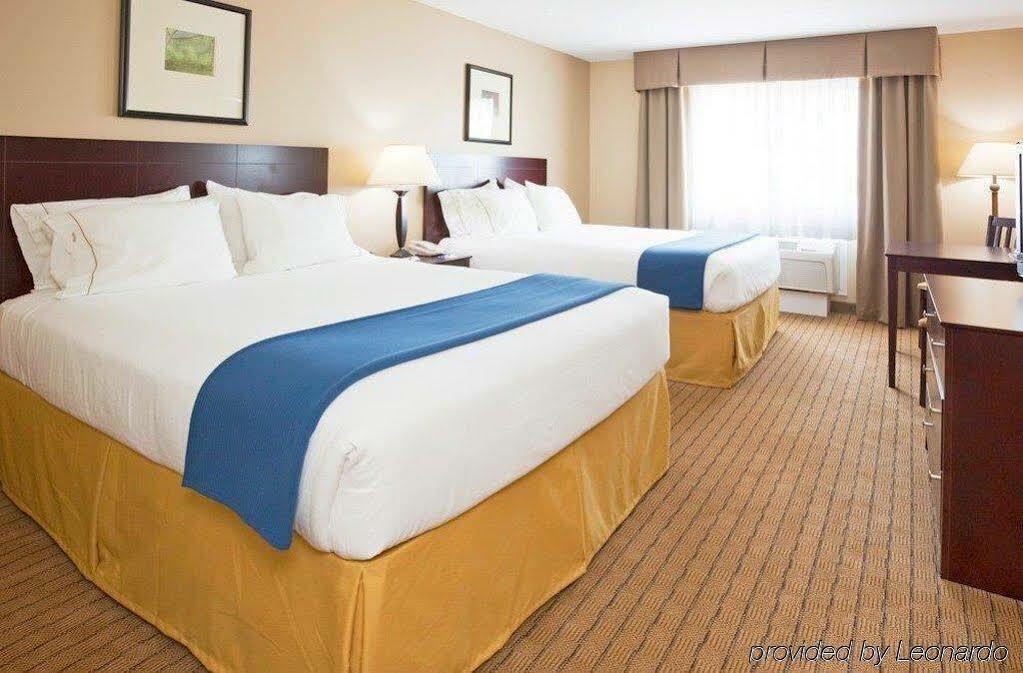 Holiday Inn Express Devils Lake By Ihg Екстер'єр фото