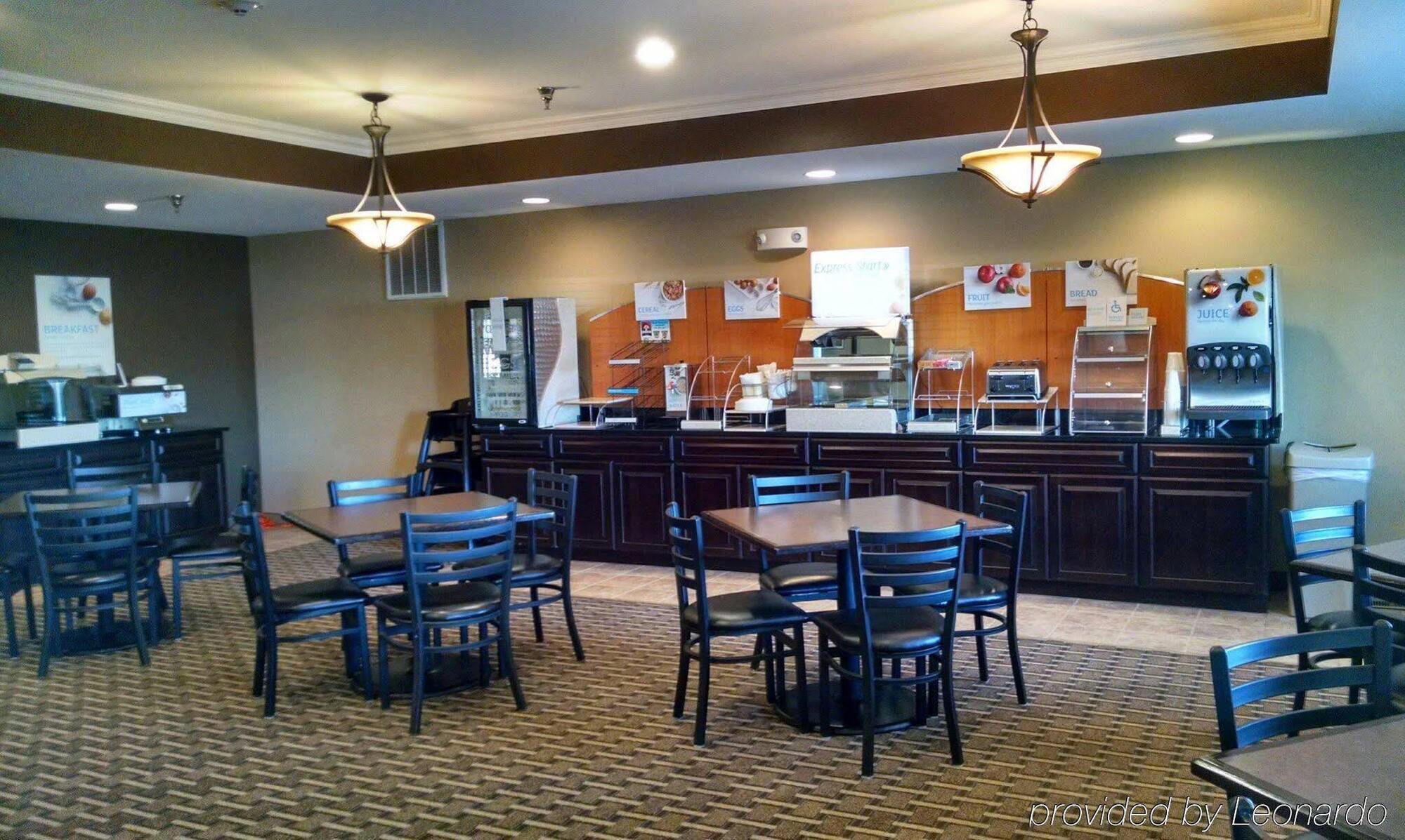 Holiday Inn Express Devils Lake By Ihg Екстер'єр фото