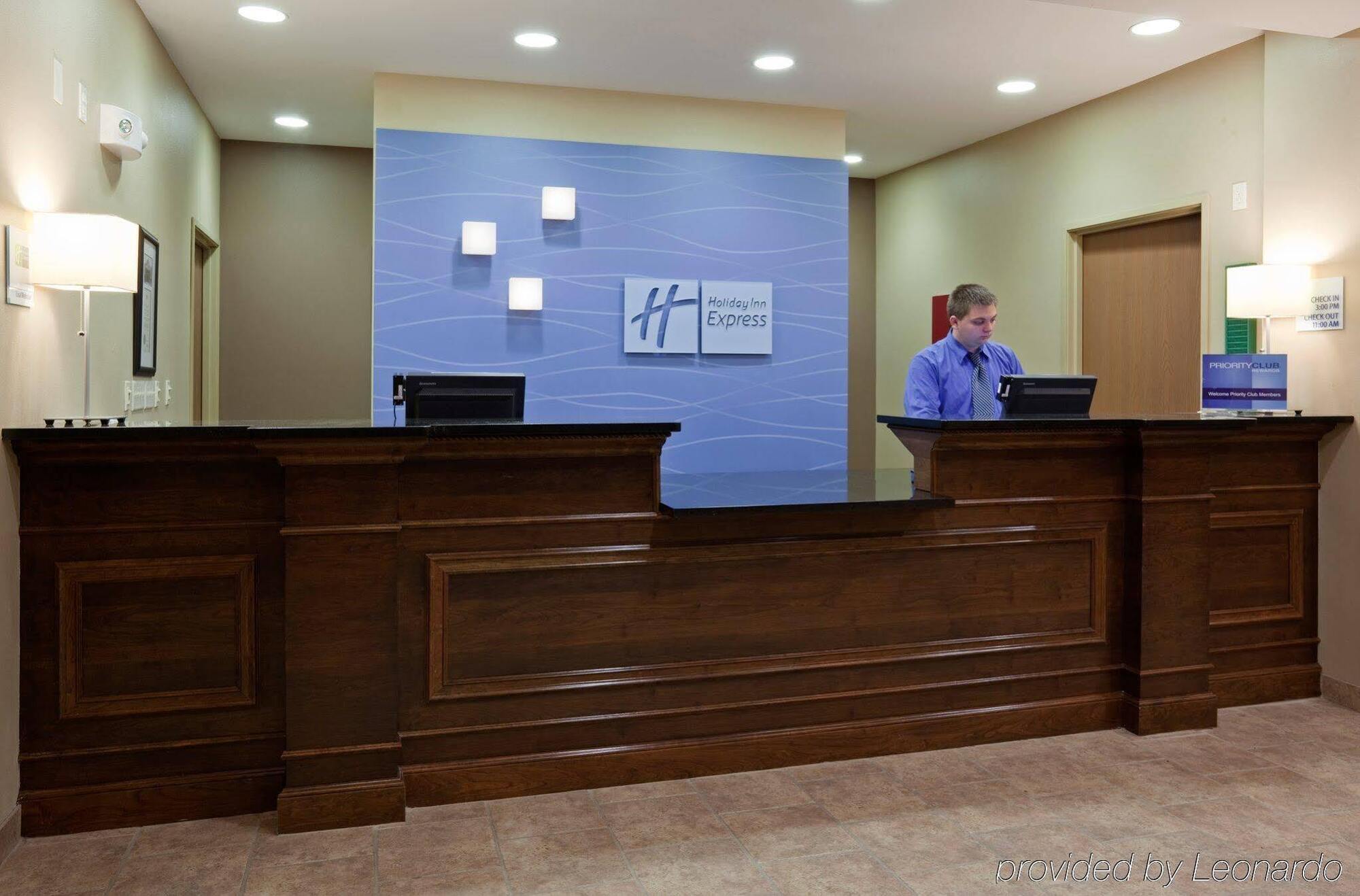 Holiday Inn Express Devils Lake By Ihg Екстер'єр фото