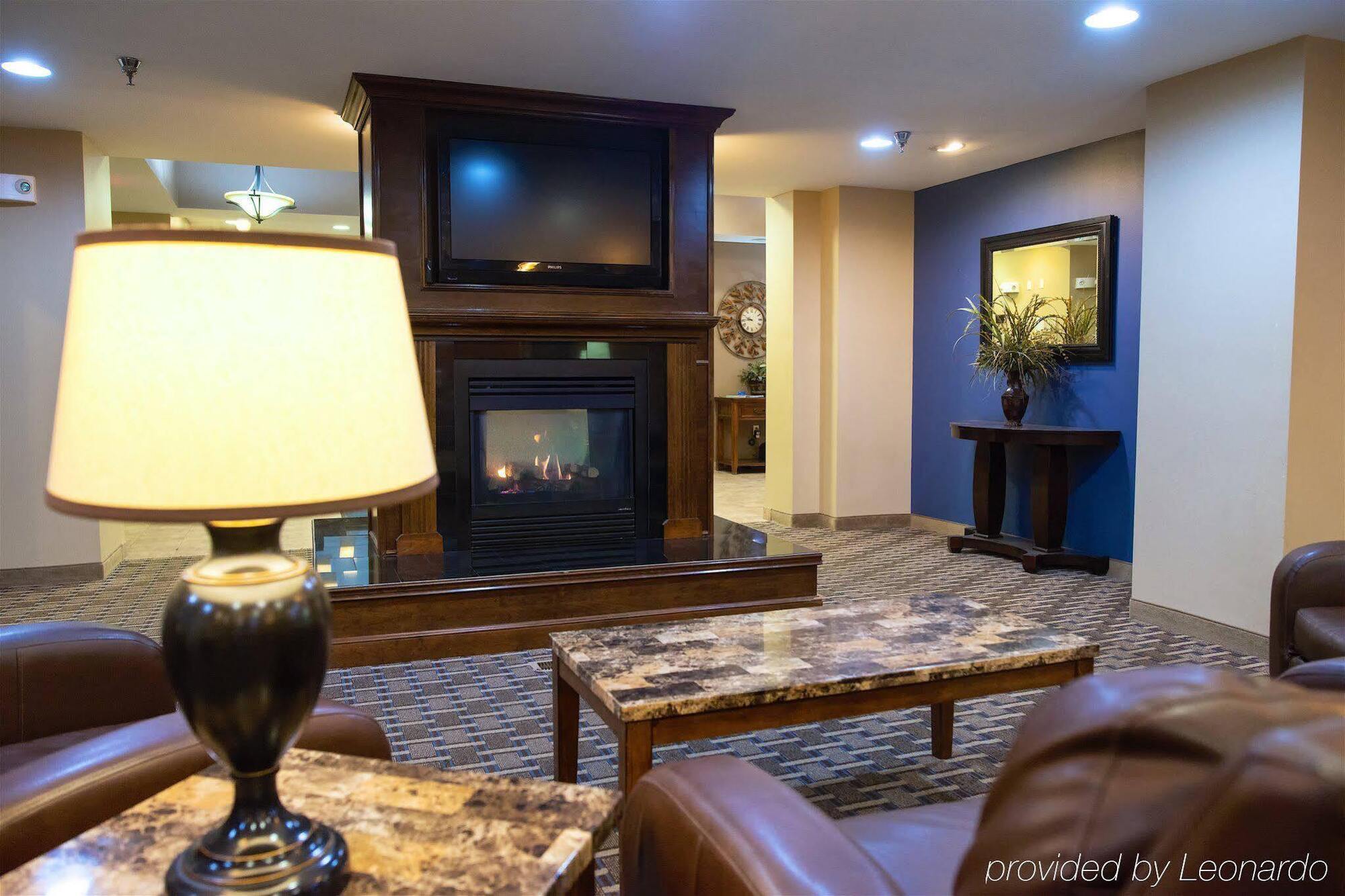 Holiday Inn Express Devils Lake By Ihg Екстер'єр фото
